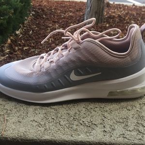 Nike Air Max Axis Women’s